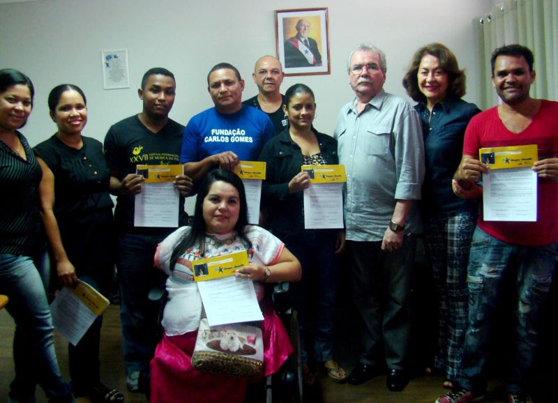notícia: Servidores da Fundação Carlos Gomes são beneficiados com o Cheque Moradia