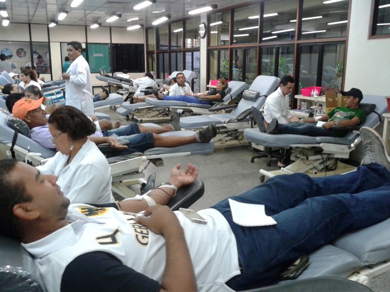 notícia: Grupos religiosos levam voluntários para doar sangue no Hemopa