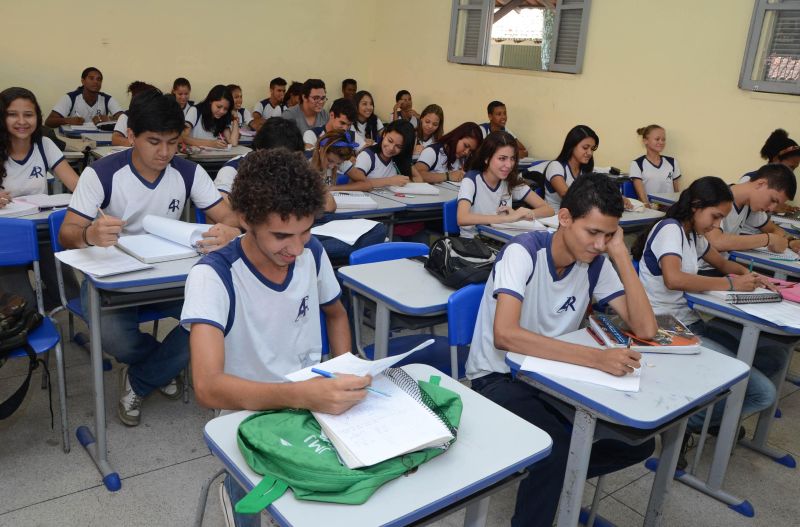 notícia: Escolas estaduais fazem pré-matrícula de novos alunos até domingo