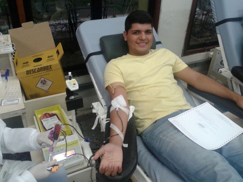 notícia: Alunos de Medicina da Uepa doam sangue no Hemopa
