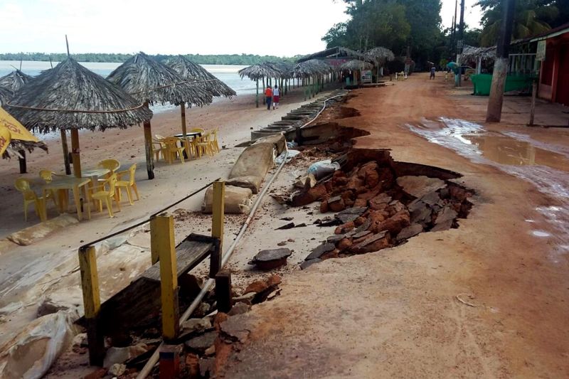 notícia: Defesa Civil isola área de erosão na Praia do Caripi, em Barcarena