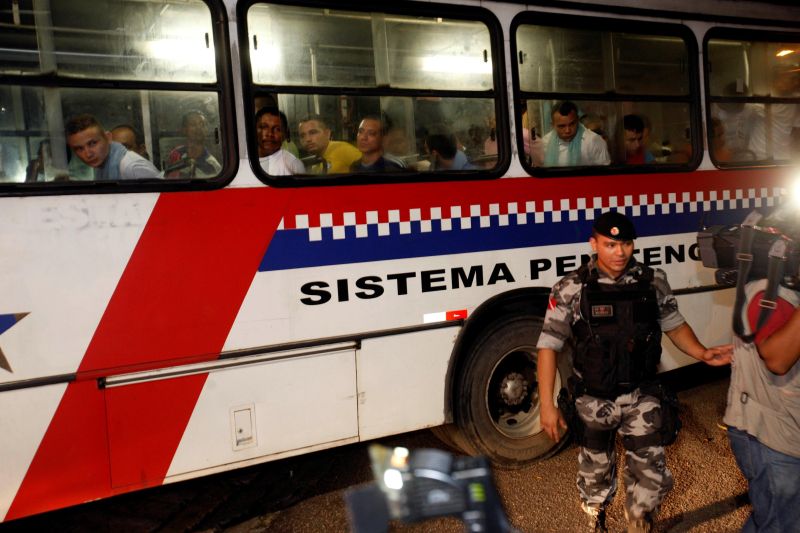 notícia: Susipe e Polícia Militar controlam motins em Santa Isabel e Belém