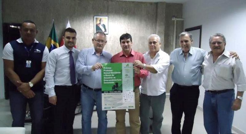 notícia: Coordenação do Prêmio Professor Samuel Benchimol visita a direção da Fapespa
