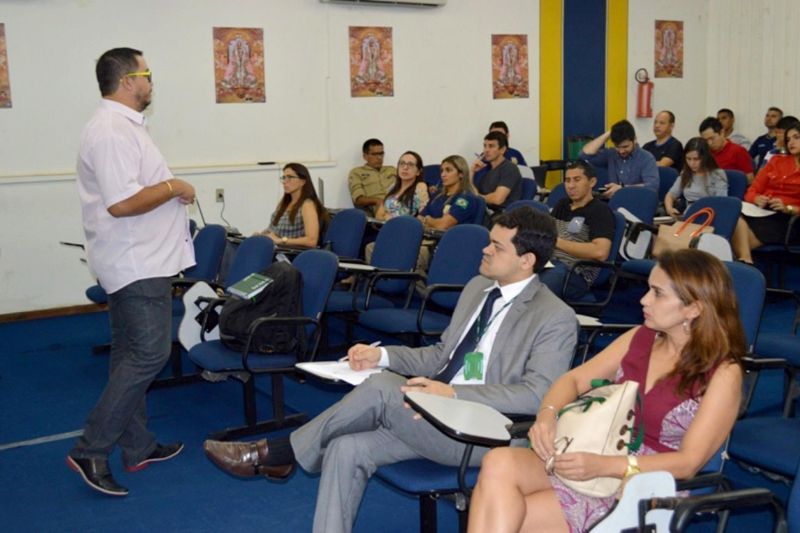 notícia: Semas oferece treinamento de medição de madeira a agentes da PRF
