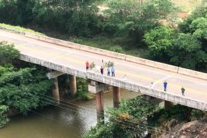 notícia: Ponte sobre o Rio São Domingos é recuperada e trânsito liberado pela Setran