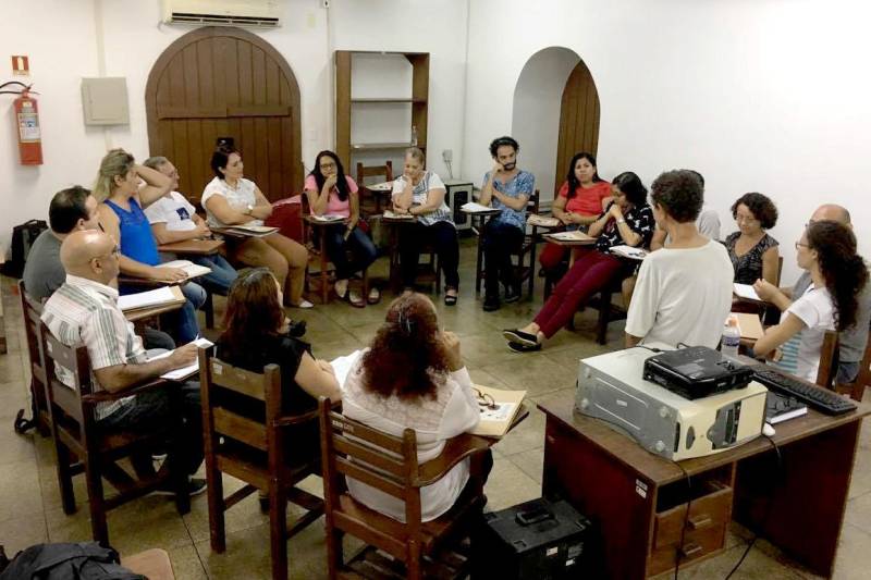 A Casa da Linguagem, instituição ligada à Fundação Cultural do Pará (FCP), promove oficinas de aperfeiçoamento para professores aos sábados. 

FOTO: ARQUIVO / ASCOM FCP
DATA: 16.02.2018
BELÉM - PARÁ <div class='credito_fotos'>Foto: ASCOM FCPTN   |   <a href='/midias/2018/originais/726584b4-684e-4ce3-b10f-ade1e1c73819.jpg' download><i class='fa-solid fa-download'></i> Download</a></div>