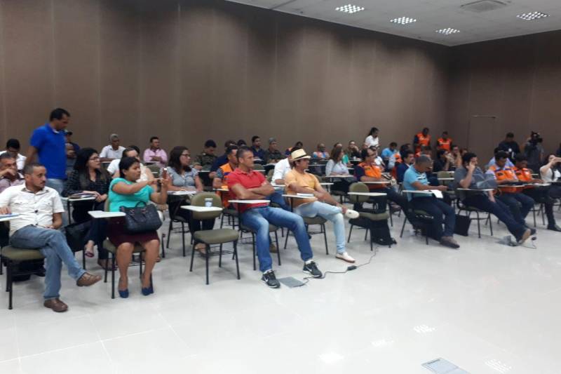 As coordenadorias da Defesa Civil das Regiões Sul e Sudeste se reuniram nesta quarta-feira, 14 de fevereiro, no Centro Regional de Governo em Marabá, para tratar de ações de assistência e resposta nos municípios.

FOTO: ASCOM CRG
DATA: 14.02.2018
MARABÁ - PARÁ <div class='credito_fotos'>Foto: ASCOM CRG   |   <a href='/midias/2018/originais/a947399c-34a0-4dc1-9e61-78bb589e063d.jpg' download><i class='fa-solid fa-download'></i> Download</a></div>