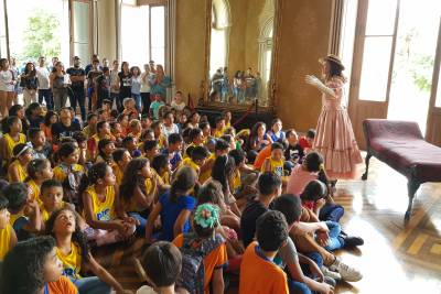 galeria: Contação de história encanta crianças na visita ao Theatro da Paz