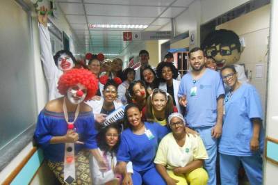 galeria: Voluntários alegram pacientes no Hospital Regional do Sudeste