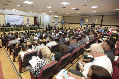 notícia: Estado reúne com os 144 prefeitos para alinhar ações