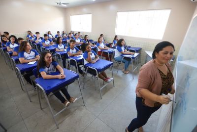 notícia: Governo cumprirá pagamento do piso nacional do magistério e professores do Pará terão aumento salarial