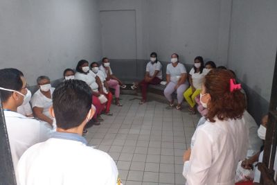 notícia: Familiares recebem máscaras e álcool em gel durante visitas nas unidades prisionais 