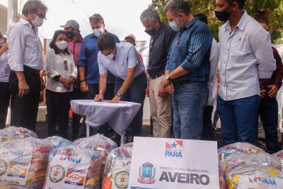 notícia: Governo anuncia construção de terminal hidroviário em Aveiro e entrega mais de 800 cestas para vítimas das cheias