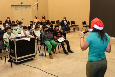 notícia: Estudantes participam de programação de Natal na Usina da Paz Icuí-Guajará, em Ananindeua.