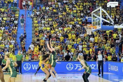notícia: Pré-olímpico de basquete feminino no Mangueirinho tem casa cheia na estreia 