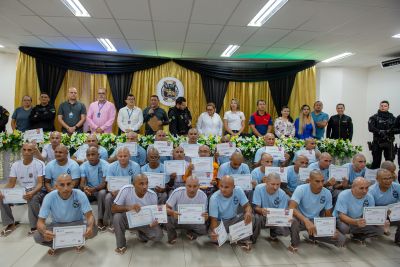 notícia: Internos da unidade prisional de Cametá recebem certificação de conclusão de cursos