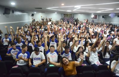 notícia: Estudantes da rede pública de ensino participam de 'aulão' preparatório ao Enem