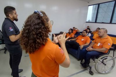 notícia: Centro Integrado de Reabilitação facilita a comunicação com usuários surdos
