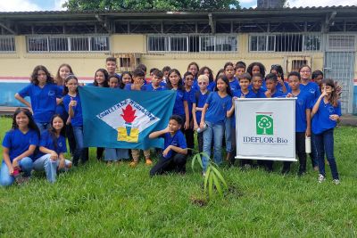notícia: Ideflor-Bio inicia ‘Projeto Regenerar’ com plantio de mudas em escola estadual, em Belém