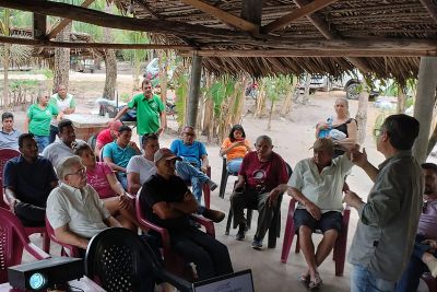notícia:  Sedap orienta agricultores sobre a importância dos viveiros rústicos para a produção de mudas de cacau 