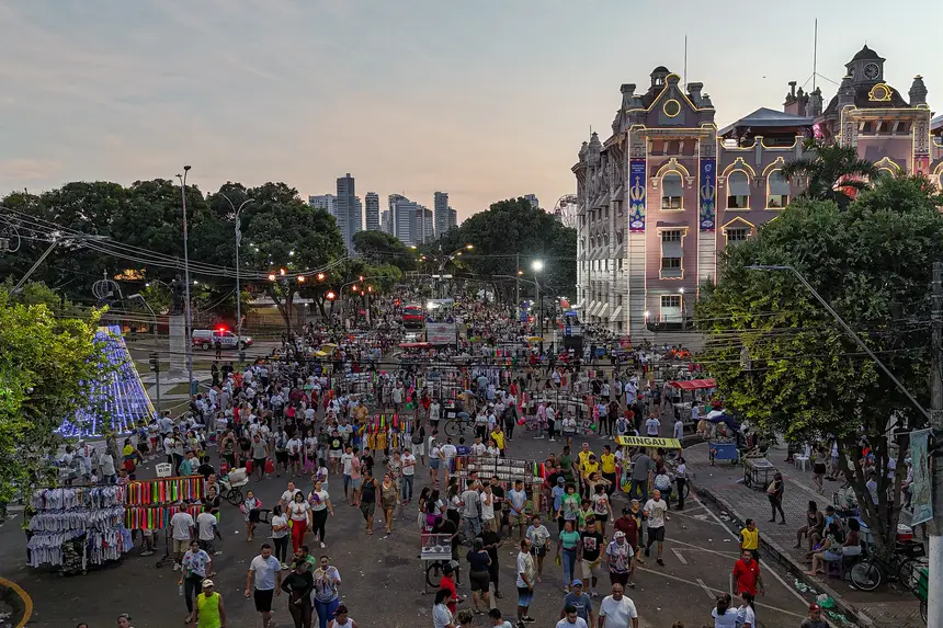 default <div class='credito_fotos'>Foto: Vinicius Pinto / Ag. Pará   |   <a href='/midias/2025/originais/20251012101746-GF00025152-F00454477.jpg' download><i class='fa-solid fa-download'></i> Download</a></div>