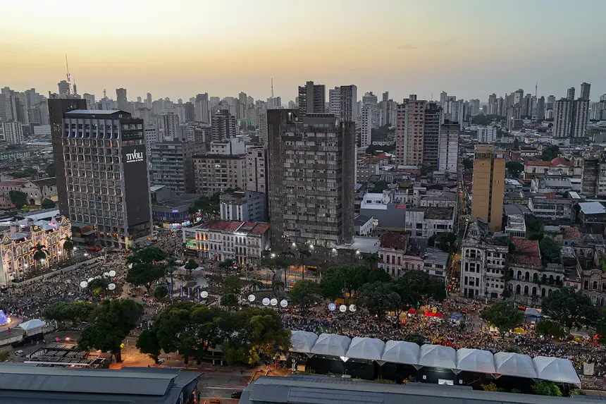 default <div class='credito_fotos'>Foto: Vinicius Pinto / Ag. Pará   |   <a href='/midias/2025/originais/20251012101758-GF00025152-F00454484.jpg' download><i class='fa-solid fa-download'></i> Download</a></div>