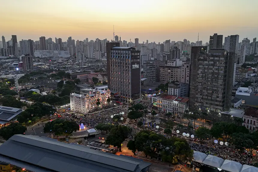 default <div class='credito_fotos'>Foto: Vinicius Pinto / Ag. Pará   |   <a href='/midias/2025/originais/20251012101800-GF00025152-F00454485.jpg' download><i class='fa-solid fa-download'></i> Download</a></div>