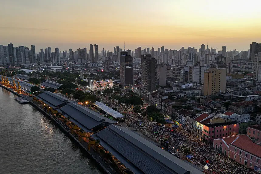 default <div class='credito_fotos'>Foto: Vinicius Pinto / Ag. Pará   |   <a href='/midias/2025/originais/20251012101804-GF00025152-F00454487.jpg' download><i class='fa-solid fa-download'></i> Download</a></div>