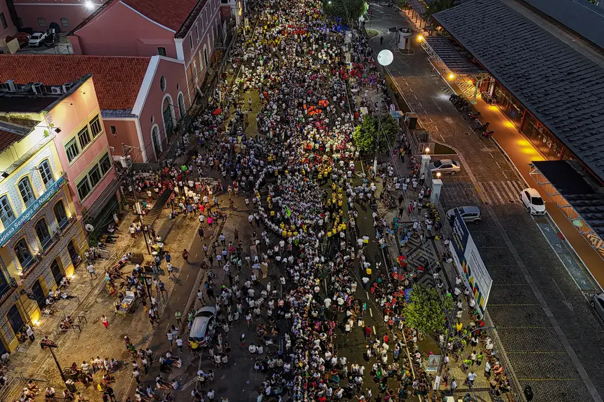 default <div class='credito_fotos'>Foto: Vinicius Pinto / Ag. Pará   |   <a href='/midias/2025/originais/20251012101819-GF00025152-F00454496.jpg' download><i class='fa-solid fa-download'></i> Download</a></div>