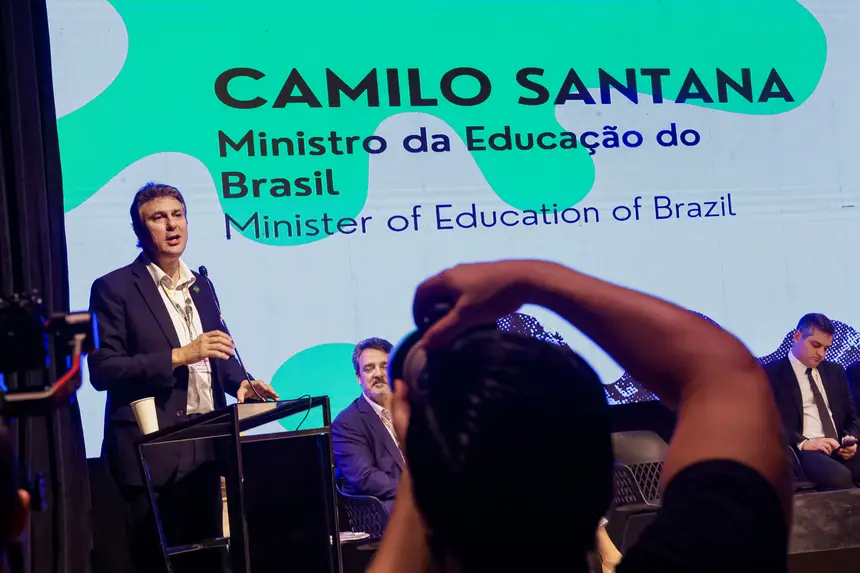 Ministro da Educação, Camilo Santana <div class='credito_fotos'>Foto: Pedro Guerreiro / Ag. Pará   |   <a href='/midias/2025/originais/20251112172603-GF00025475-F00466305.jpg' download><i class='fa-solid fa-download'></i> Download</a></div>
