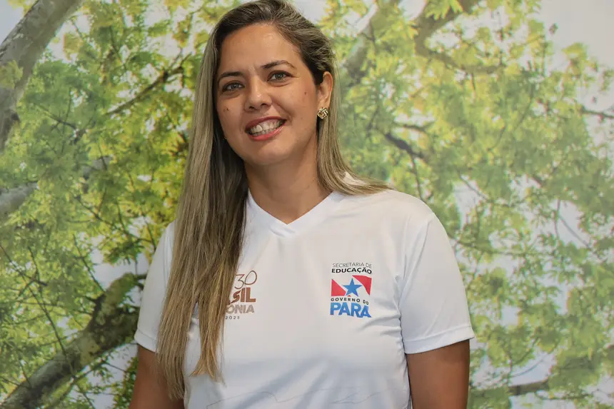Diretora de gestão educacional da Seduc - Cláudia Ferreira <div class='credito_fotos'>Foto: Bruno Cruz / Ag. Pará   |   <a href='/midias/2025/originais/20251117123104-GF00025559-F00468831.jpg' download><i class='fa-solid fa-download'></i> Download</a></div>