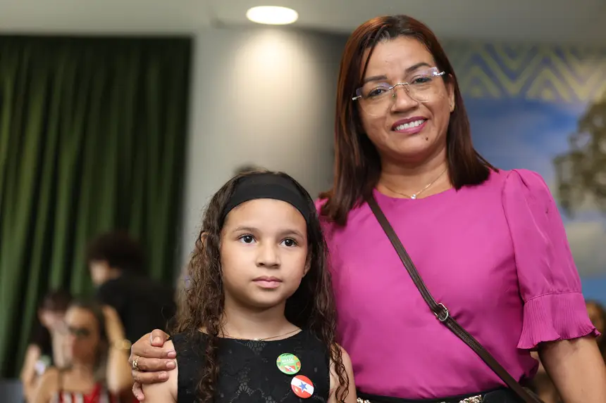 Elen oliveira e Ana Lígia <div class='credito_fotos'>Foto: Bruno Cruz / Ag. Pará   |   <a href='/midias/2025/originais/20251117123135-GF00025559-F00468848.jpg' download><i class='fa-solid fa-download'></i> Download</a></div>