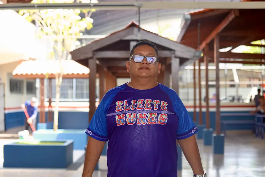 Gedielson Cruz 
Diretor da escola <div class='credito_fotos'>Foto: Bruno Cruz / Ag. Pará   |   <a href='/midias/2025/originais/20251125122115-GF00025689-F00471846.jpg' download><i class='fa-solid fa-download'></i> Download</a></div>