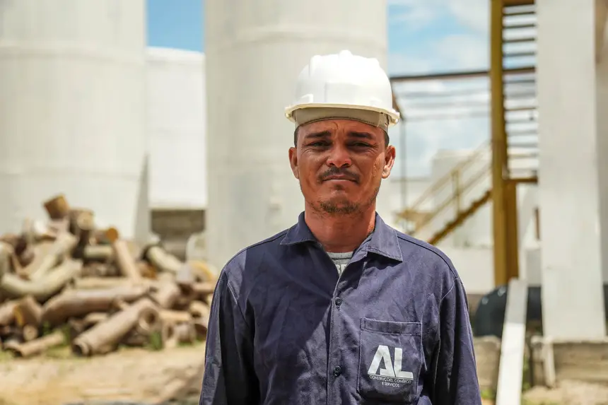 Luan Carvalho - almoxarife administrativo  <div class='credito_fotos'>Foto: João Caio / Ag. Pará   |   <a href='/midias/2025/originais/20251126131226-GF00025710-F00472491.jpg' download><i class='fa-solid fa-download'></i> Download</a></div>