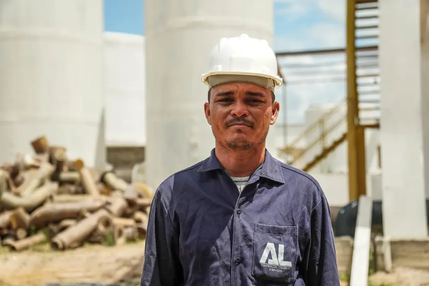 Luan Carvalho - almoxarife administrativo  <div class='credito_fotos'>Foto: João Caio / Ag. Pará   |   <a href='/midias/2025/originais/20251126131228-GF00025710-F00472492.jpg' download><i class='fa-solid fa-download'></i> Download</a></div>