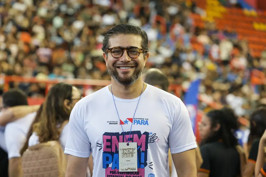 Professor de geografia, Alexandre Donato <div class='credito_fotos'>Foto: Pedro Guerreiro / Ag. Pará   |   <a href='/midias/2025/originais/20251128115224-GF00025725-F00472915.jpg' download><i class='fa-solid fa-download'></i> Download</a></div>