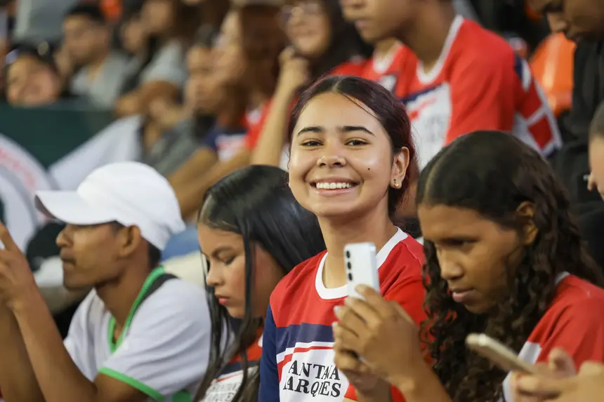 Mayda Sophie, estudante do terceiro ano <div class='credito_fotos'>Foto: Pedro Guerreiro / Ag. Pará   |   <a href='/midias/2025/originais/20251128115232-GF00025725-F00472919.jpg' download><i class='fa-solid fa-download'></i> Download</a></div>