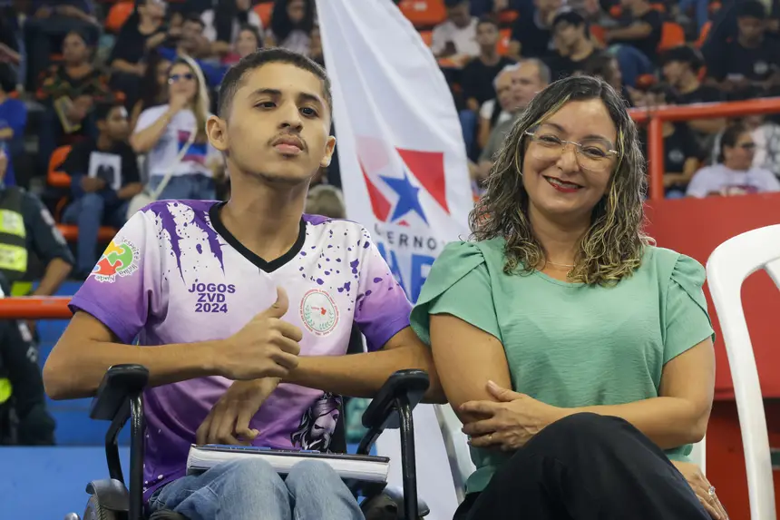 Juvanilson Gusmão, estudante <div class='credito_fotos'>Foto: Pedro Guerreiro / Ag. Pará   |   <a href='/midias/2025/originais/20251128115233-GF00025725-F00472920.jpg' download><i class='fa-solid fa-download'></i> Download</a></div>