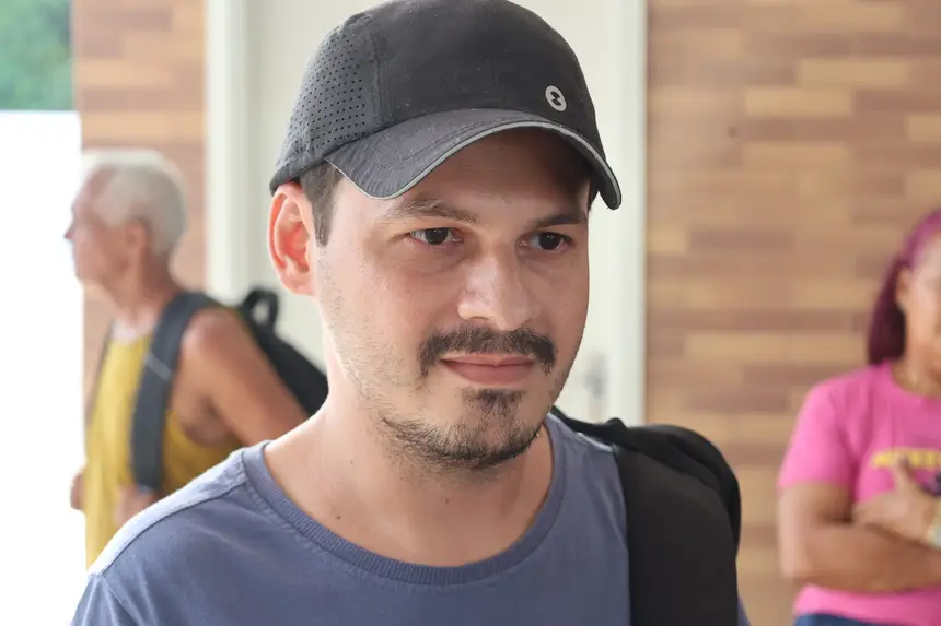 Luan Paulo de Almeida - atendente de telemarketing <div class='credito_fotos'>Foto: Bruno Cecim / Ag.Pará   |   <a href='/midias/2025/originais/20251129175813-GF00025736-F00473403.jpg' download><i class='fa-solid fa-download'></i> Download</a></div>