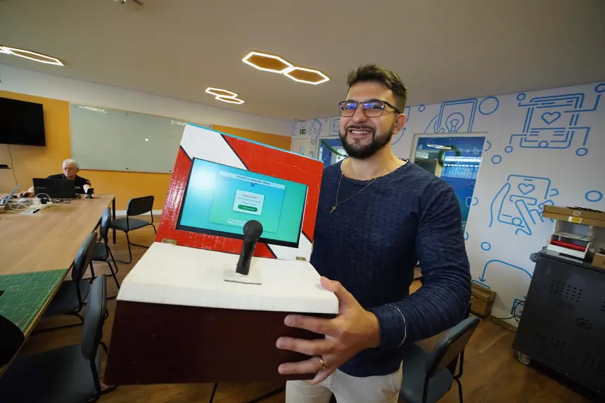 Prof Lennon Pereira  <div class='credito_fotos'>Foto: João Caio / Ag. Pará   |   <a href='/midias/2025/originais/20251203121733-GF00025757-F00474080.jpg' download><i class='fa-solid fa-download'></i> Download</a></div>