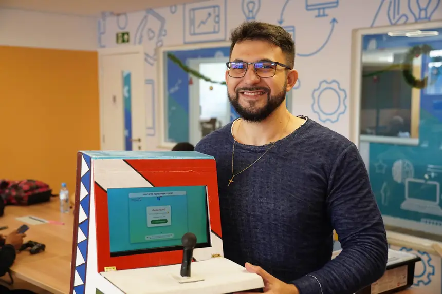 Prof Lennon Pereira  <div class='credito_fotos'>Foto: João Caio / Ag. Pará   |   <a href='/midias/2025/originais/20251203121756-GF00025757-F00474089.jpg' download><i class='fa-solid fa-download'></i> Download</a></div>