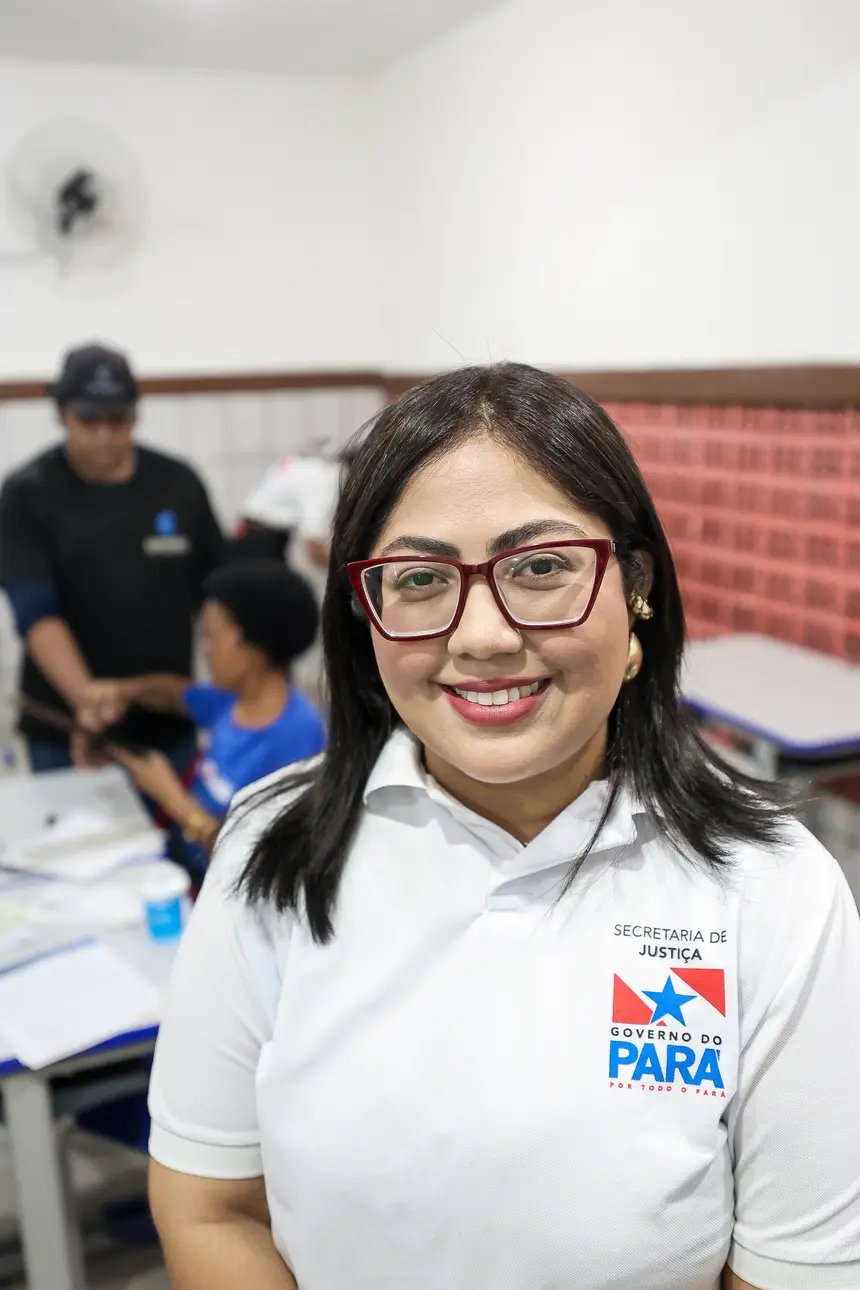 Natália Matos, coordenadora do mutirão <div class='credito_fotos'>Foto: Bruno Cecim / Ag. Pará &nbsp;&nbsp;|&nbsp;&nbsp; <a href='/midias/2026/originais/20260428194216-GF00026968-F00516183.jpg' download><i class='fa-solid fa-download'></i> Download</a></div>