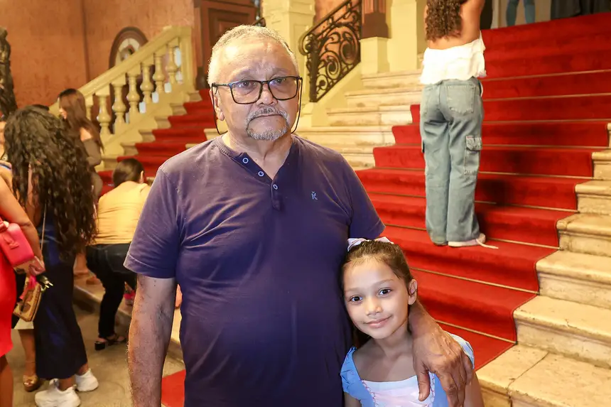 Eduardo Melo, aposentado, avô de aluna da UsiPaz Cabanagem <div class='credito_fotos'>Foto: Bruno Cecim / Ag. Pará &nbsp;&nbsp;|&nbsp;&nbsp; <a href='/midias/2026/originais/20260429191804-GF00026977-F00516585.jpg' download><i class='fa-solid fa-download'></i> Download</a></div>