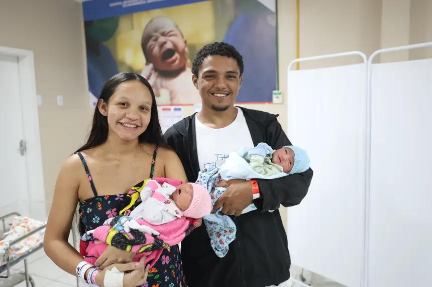 Emily, João Victor (pais), Cecília e Victor, bebês <div class='credito_fotos'>Foto: Bruno Cecim / Ag. Pará &nbsp;&nbsp;|&nbsp;&nbsp; <a href='/midias/2026/originais/20260430123911-GF00026984-F00516906.jpg' download><i class='fa-solid fa-download'></i> Download</a></div>