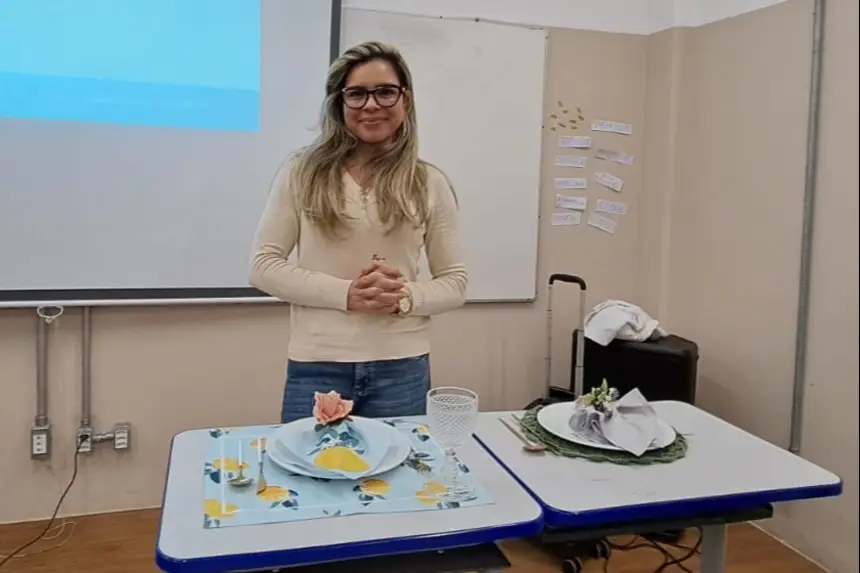 Halana Farias reforça a importância da capacitação para aprimorar conhecimentos.