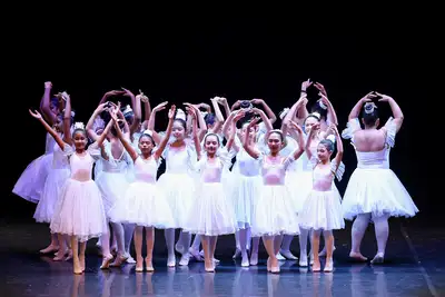 notícia: Alunos das UsiPaz celebram o Dia Internacional da Dança no palco do Theatro da Paz