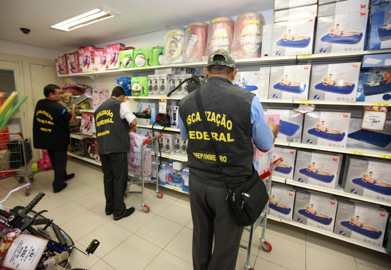 notícia: Brinquedos e luminárias estão no alvo da Operação Papai Noel 