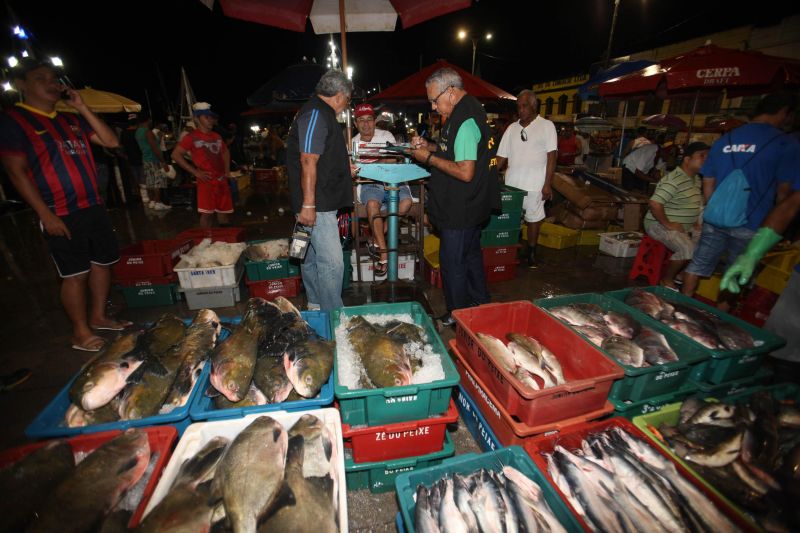 notícia: Imetropará fiscaliza balanças na "Pedra do Peixe", no Ver-o-Peso