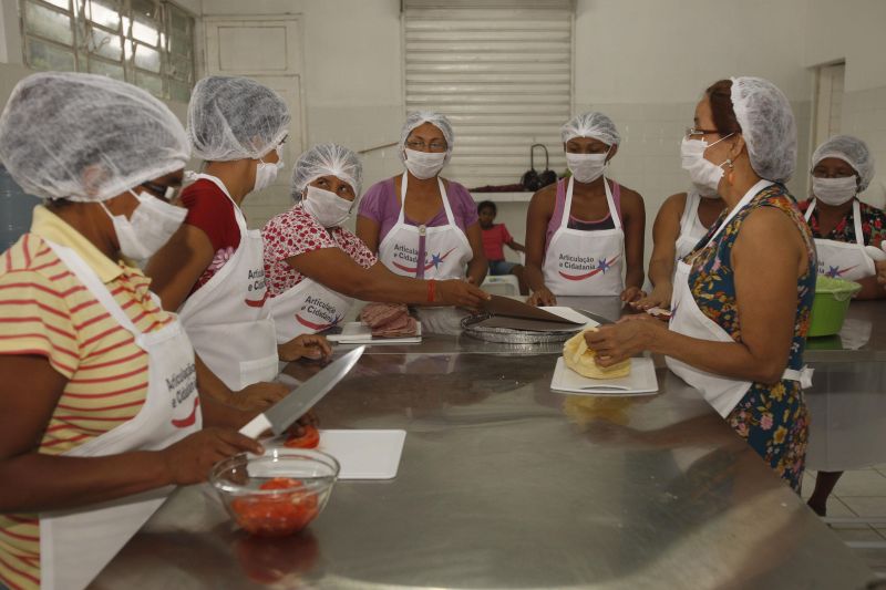 notícia: Cultivo de plantas medicinais é novidade do projeto Cozinha Saudável neste semestre