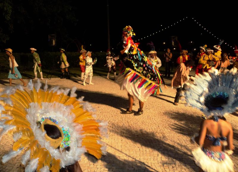 notícia: Cultura dos Bois anima orla da Estação das Docas